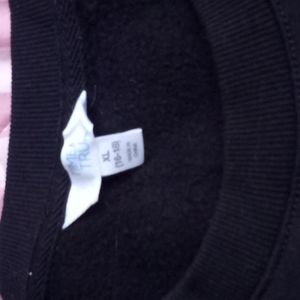 Time and Tru Black sweat shirt